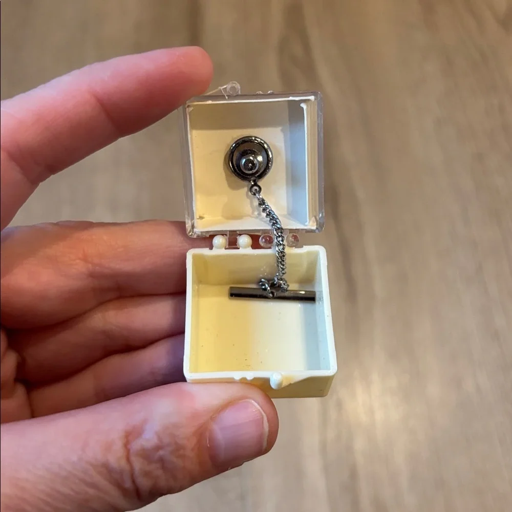 Silver Tie Tac Praying Hands Vintage